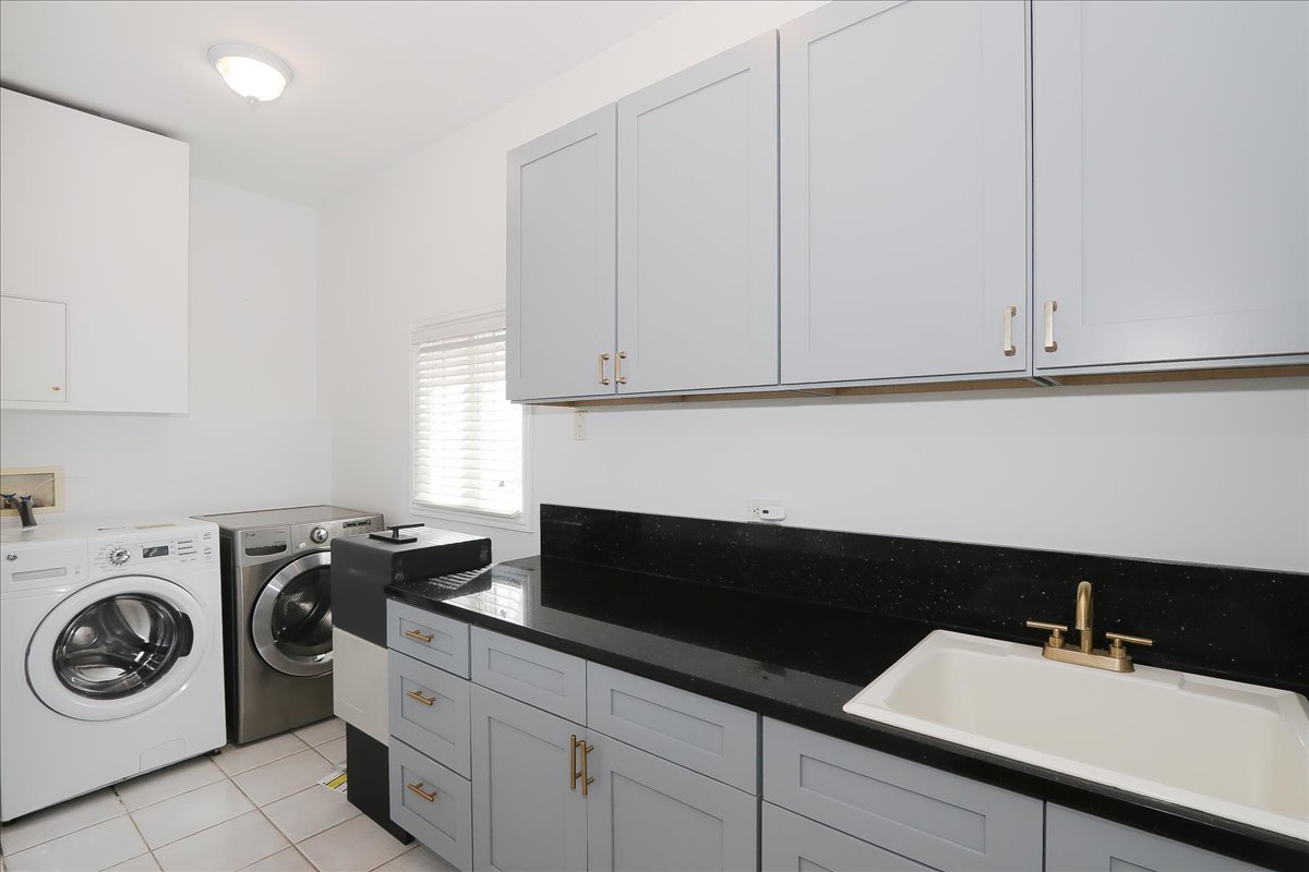 5N523 E Lakeview Circle, St. Charles, IL 60175