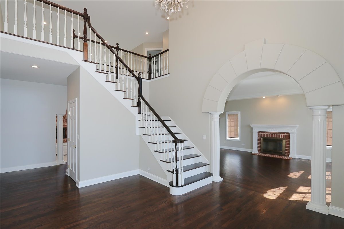 5N523 E Lakeview Circle, St. Charles, IL 60175