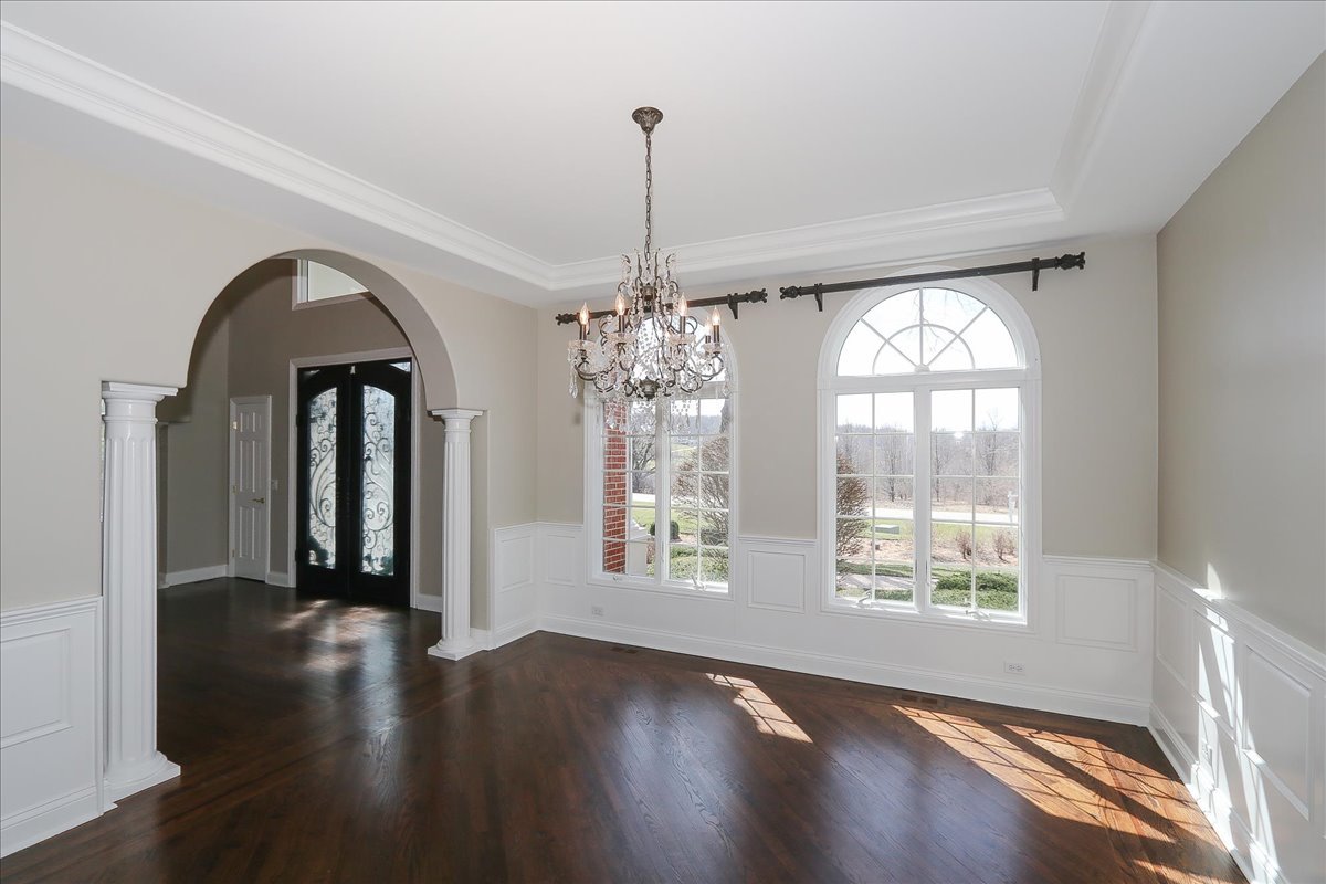 5N523 E Lakeview Circle, St. Charles, IL 60175