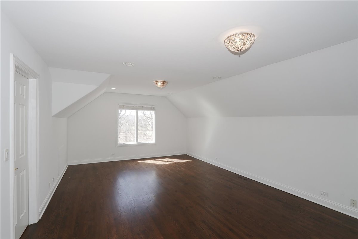 5N523 E Lakeview Circle, St. Charles, IL 60175