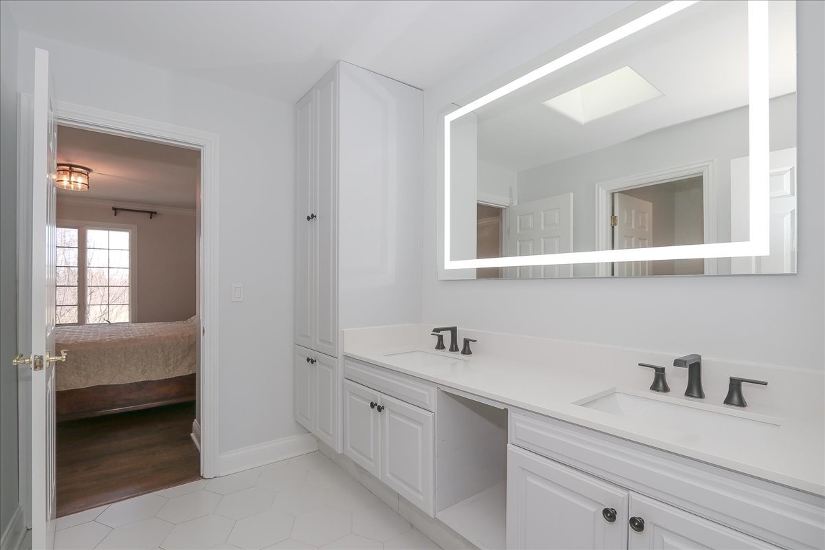 5N523 E Lakeview Circle, St. Charles, IL 60175