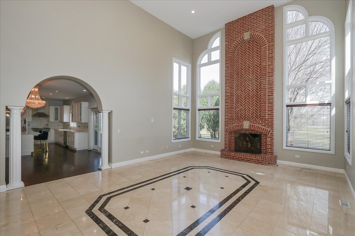 5N523 E Lakeview Circle, St. Charles, IL 60175