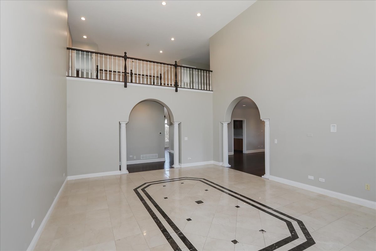 5N523 E Lakeview Circle, St. Charles, IL 60175