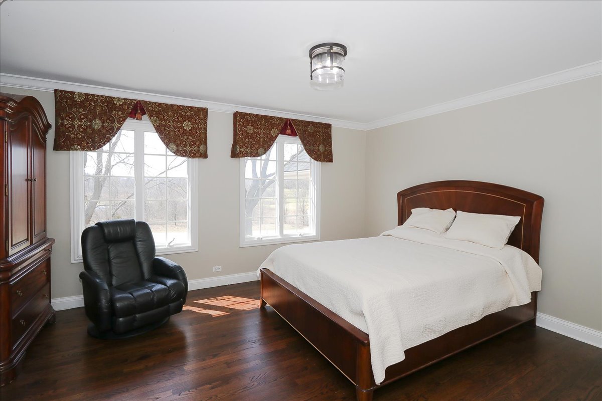 5N523 E Lakeview Circle, St. Charles, IL 60175