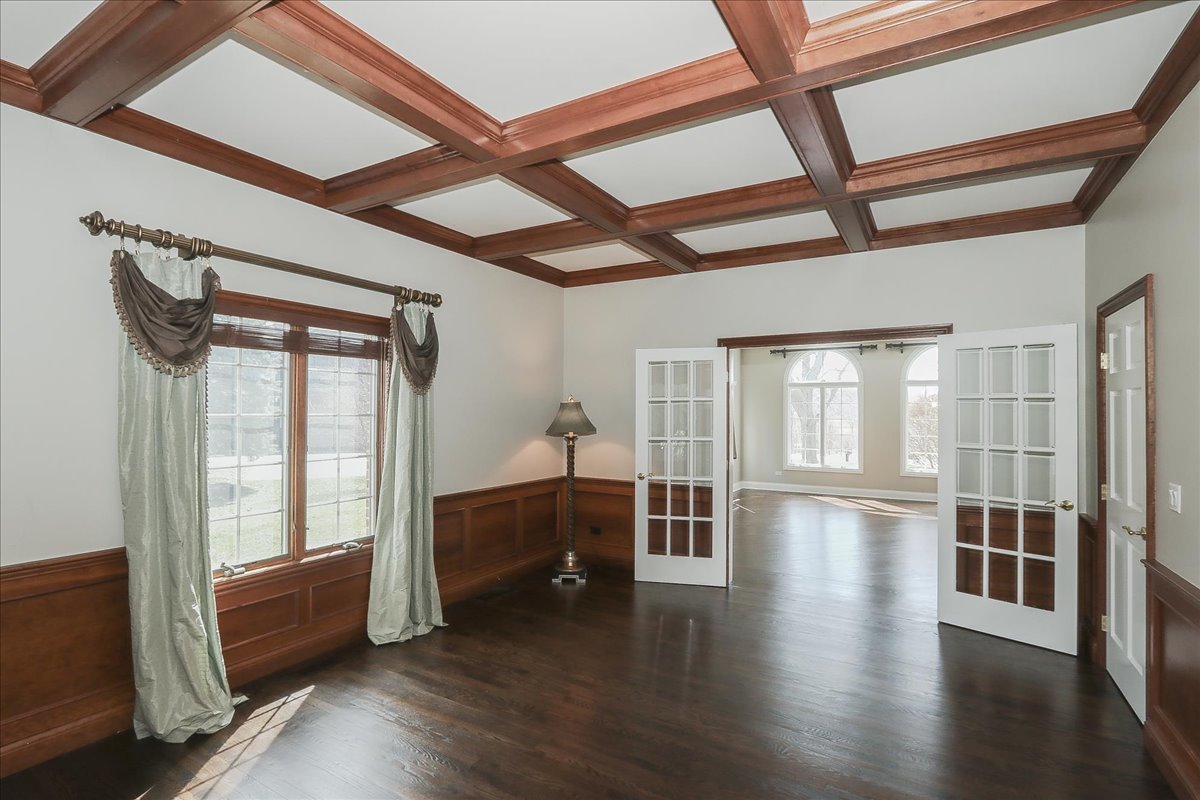 5N523 E Lakeview Circle, St. Charles, IL 60175