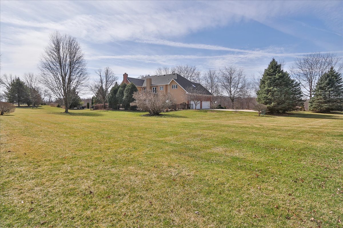 5N523 E Lakeview Circle, St. Charles, IL 60175