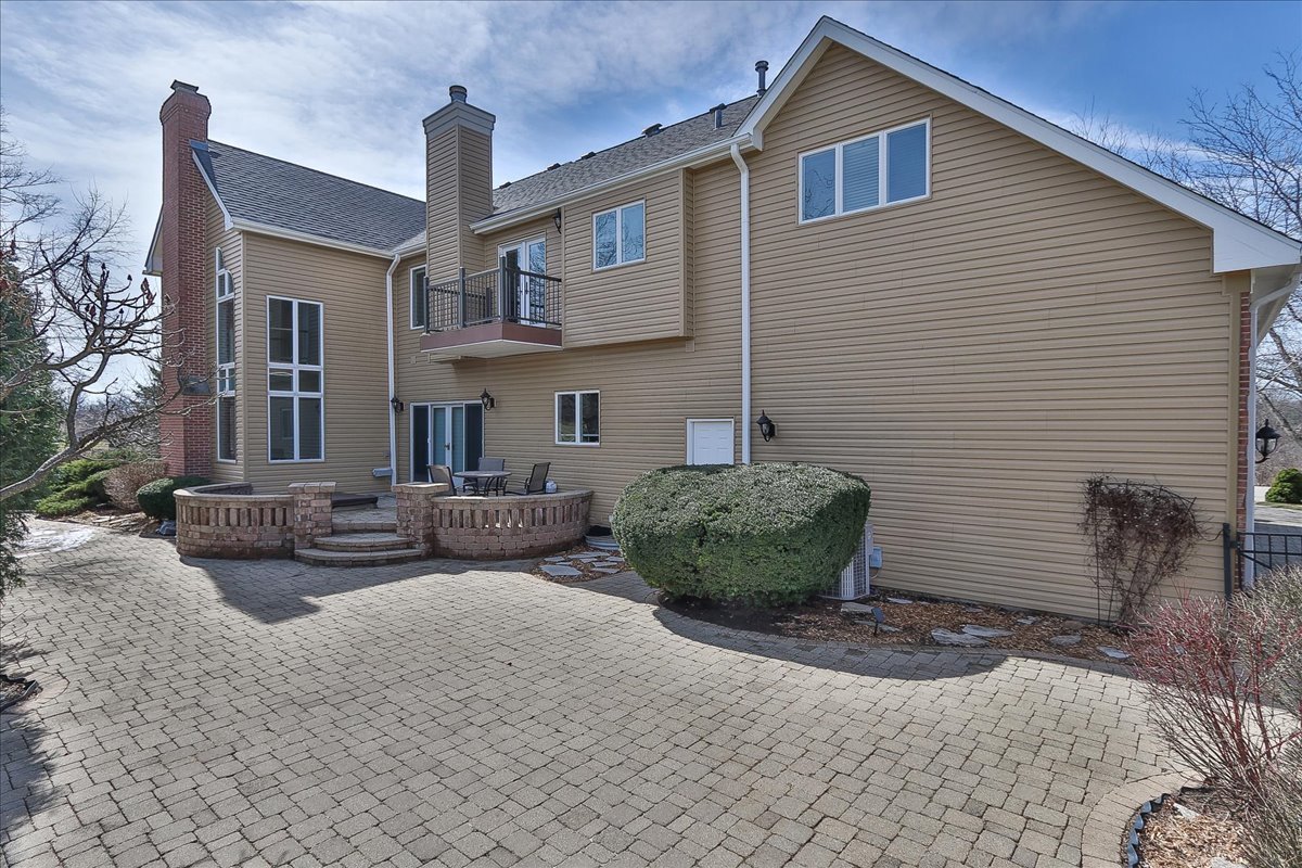 5N523 E Lakeview Circle, St. Charles, IL 60175