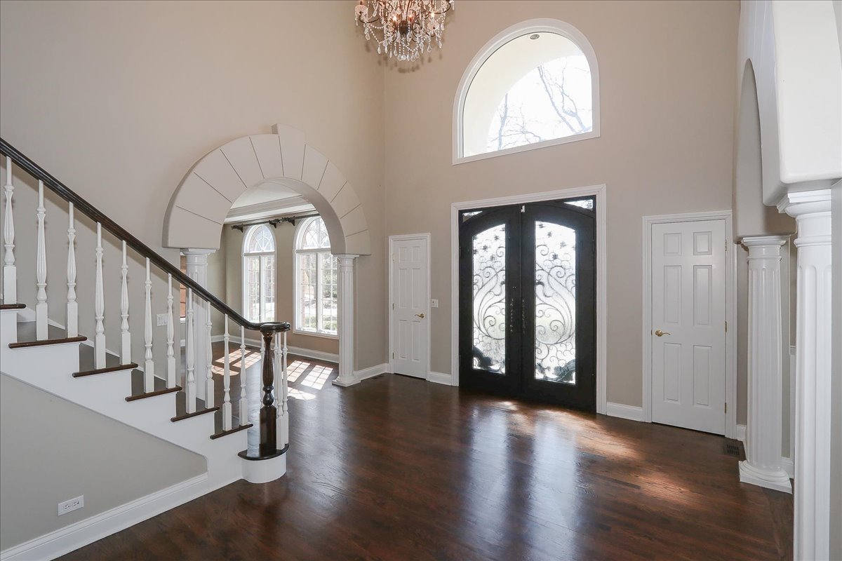 5N523 E Lakeview Circle, St. Charles, IL 60175