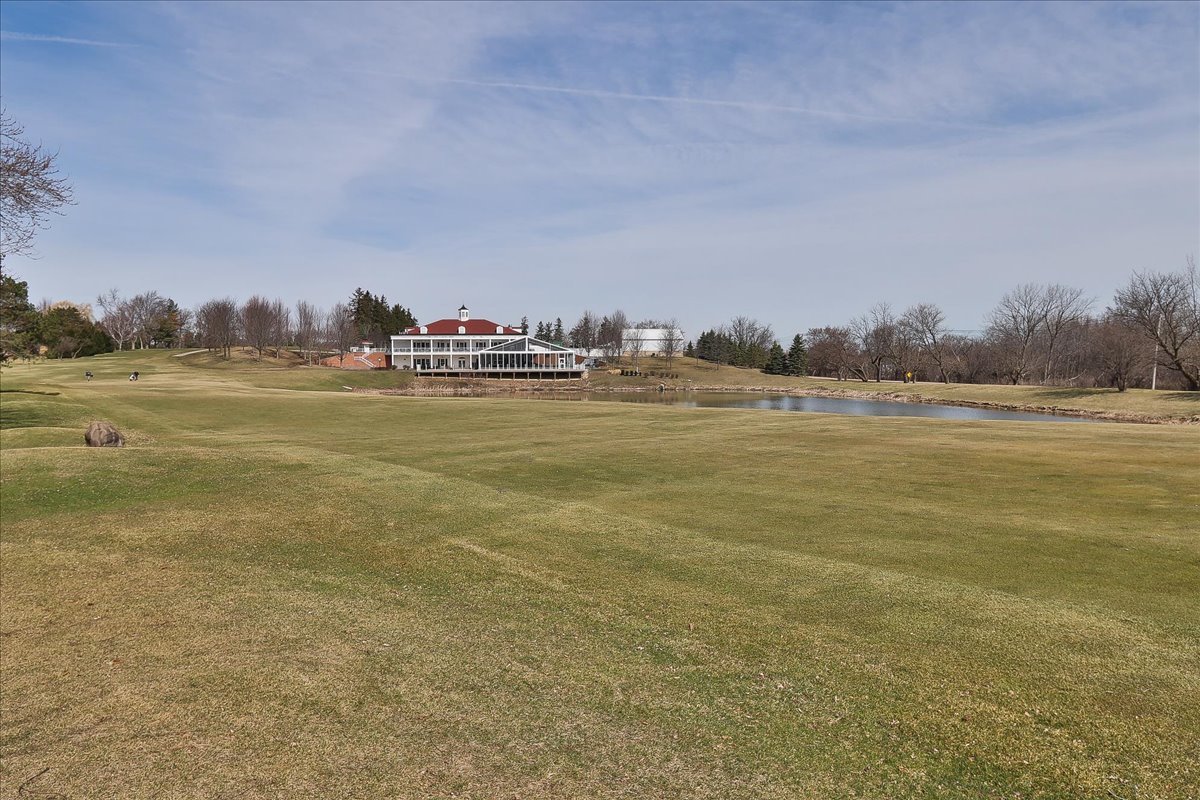 5N523 E Lakeview Circle, St. Charles, IL 60175