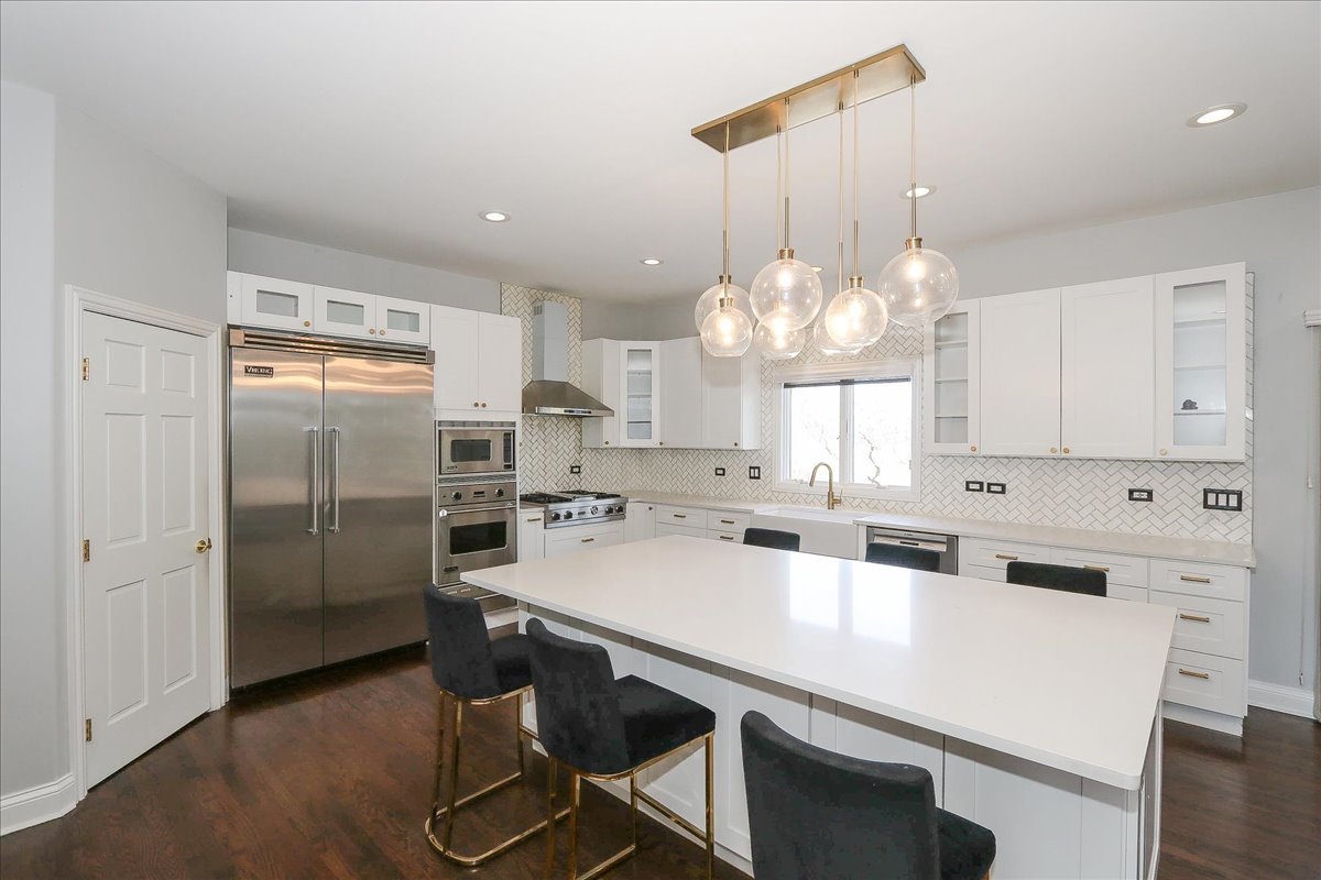 5N523 E Lakeview Circle, St. Charles, IL 60175