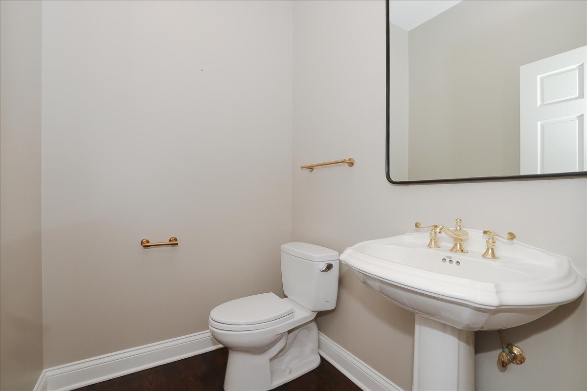 5N523 E Lakeview Circle, St. Charles, IL 60175