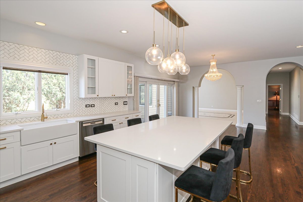 5N523 E Lakeview Circle, St. Charles, IL 60175