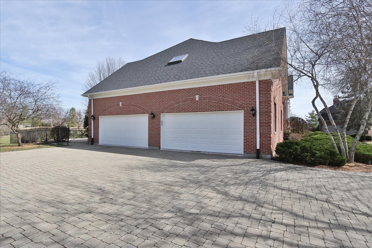 5N523 E Lakeview Circle, St. Charles, IL 60175