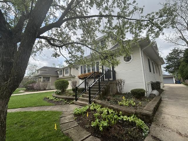 200 N Geneva Avenue, Elmhurst, IL 60126