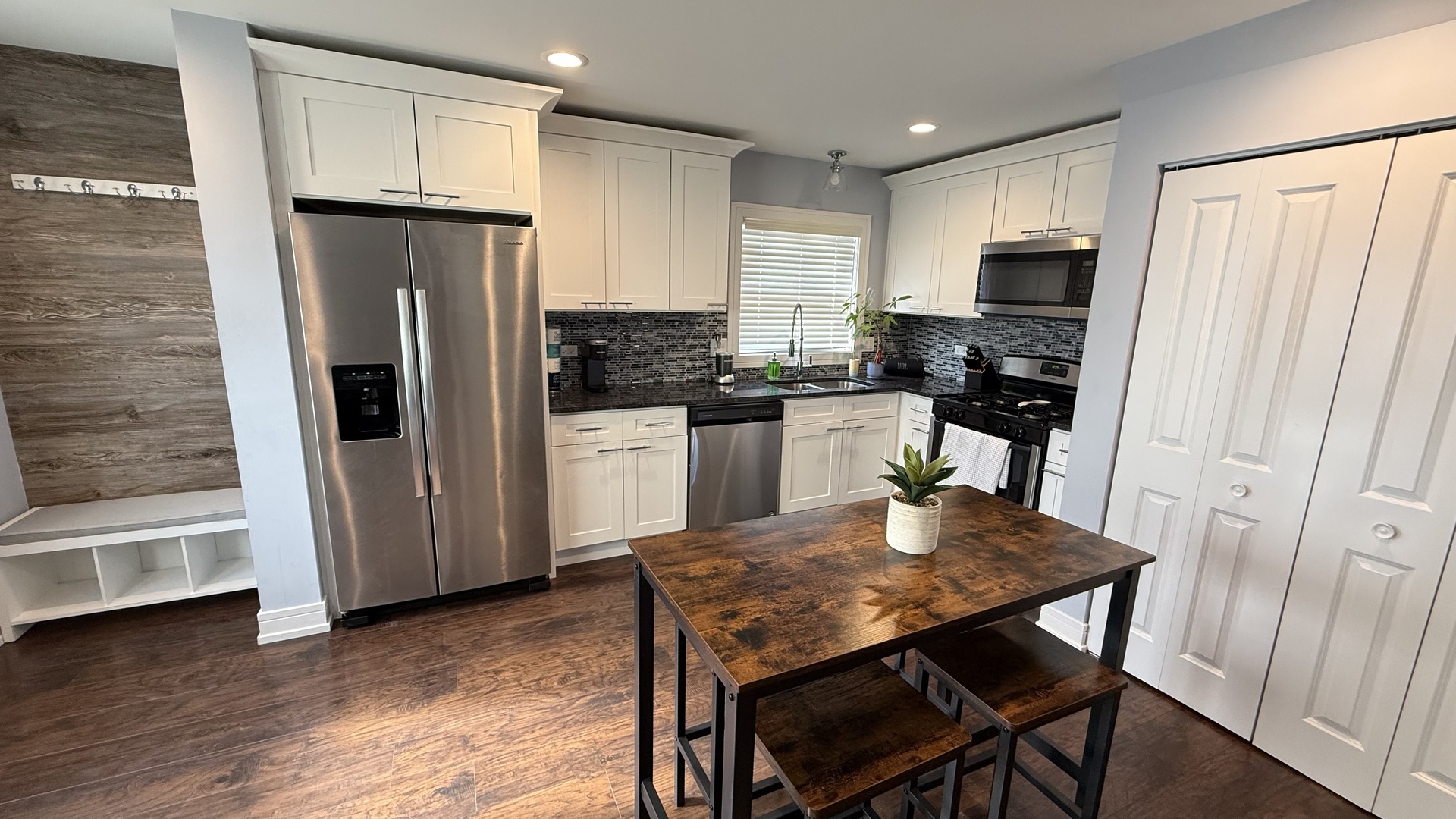 8408 Lorel Avenue, Burbank, IL 60459