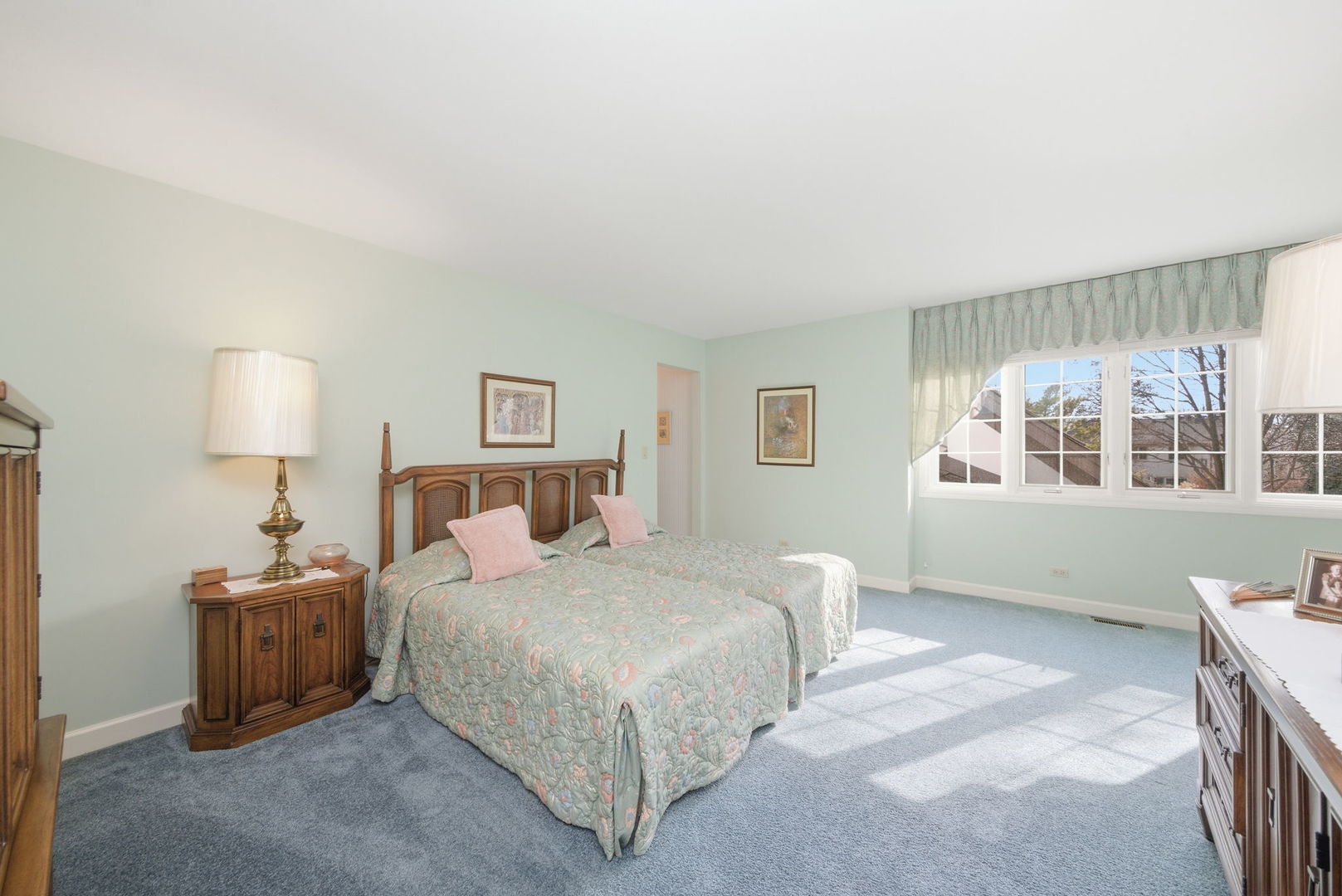 26 Lake Ridge Club Drive, Burr Ridge, IL 60527