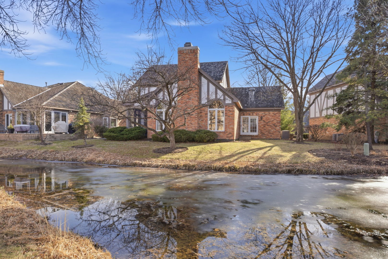 26 Lake Ridge Club Drive, Burr Ridge, IL 60527