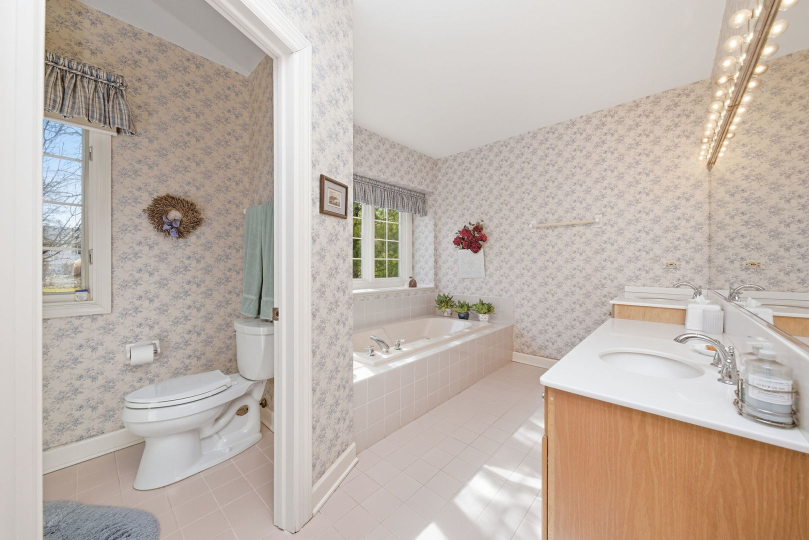 26 Lake Ridge Club Drive, Burr Ridge, IL 60527