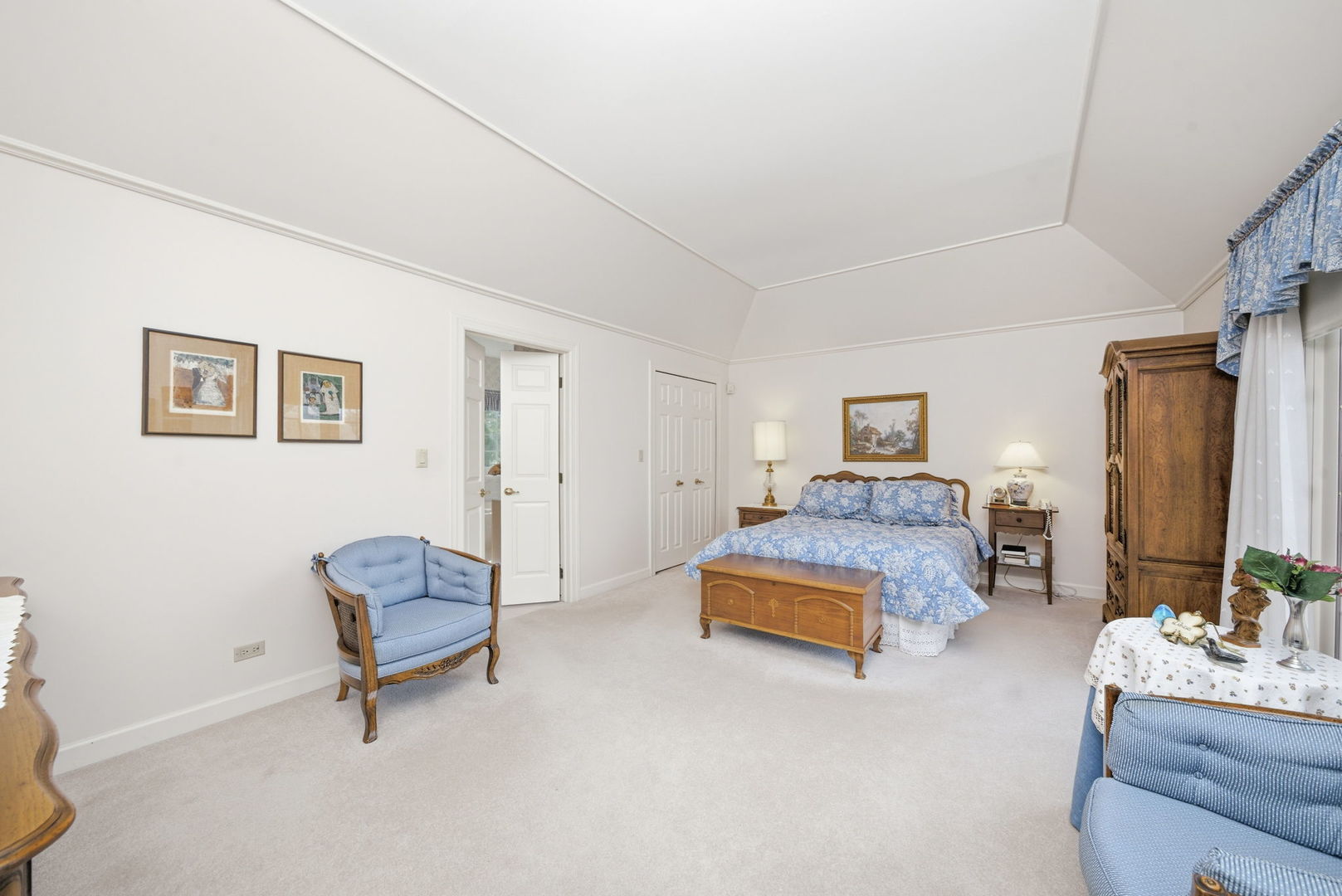 26 Lake Ridge Club Drive, Burr Ridge, IL 60527