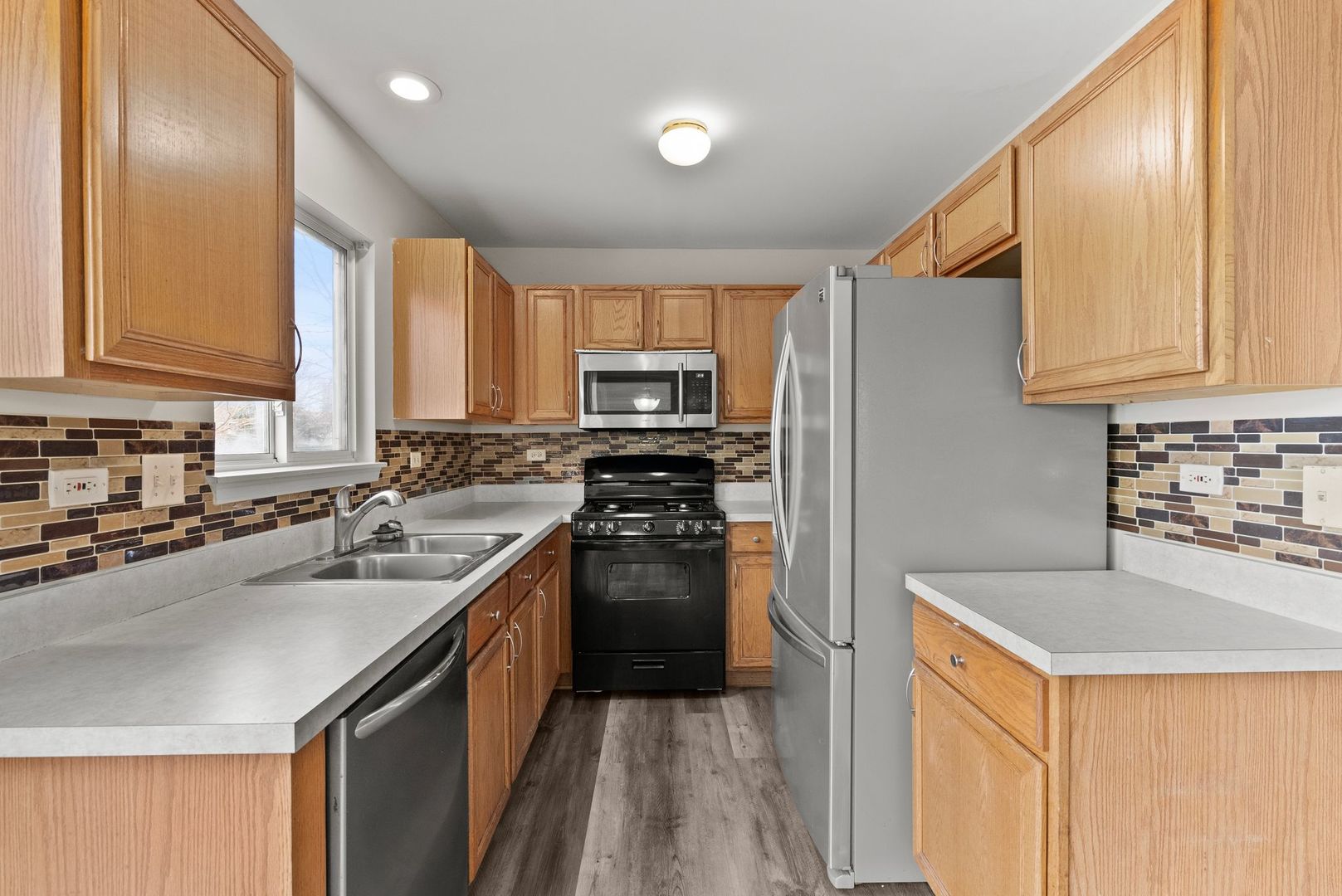 2031 Matthew Drive, Montgomery, IL 60538