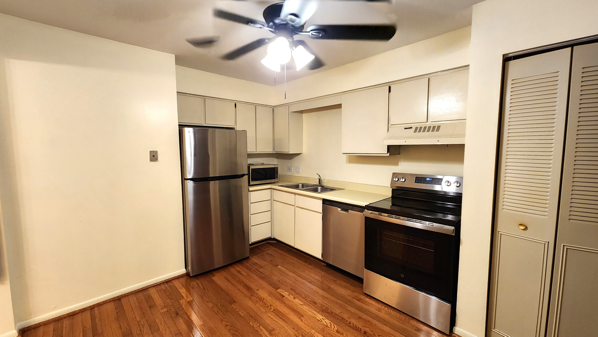 2331 Ogden Avenue #10, Downers Grove, IL 60515