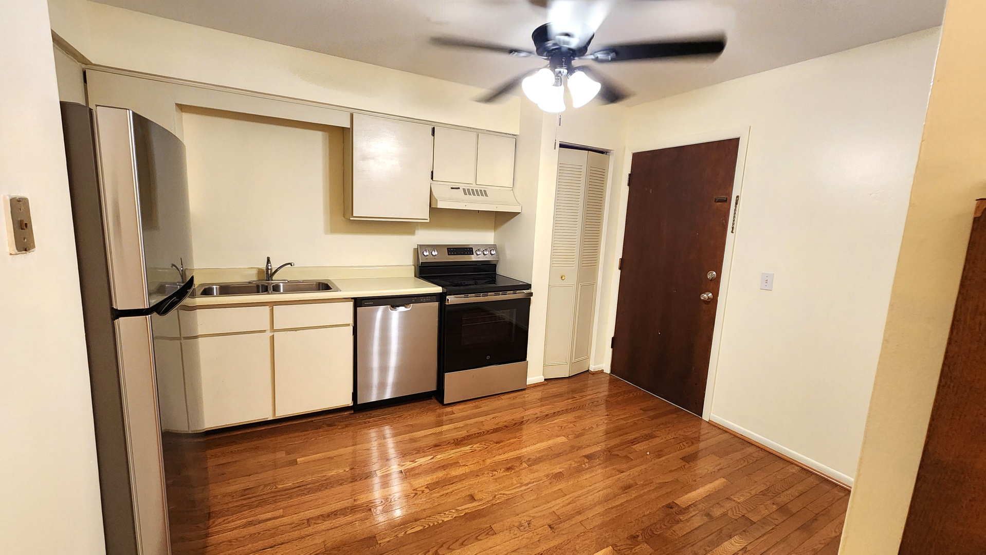 2331 Ogden Avenue #10, Downers Grove, IL 60515