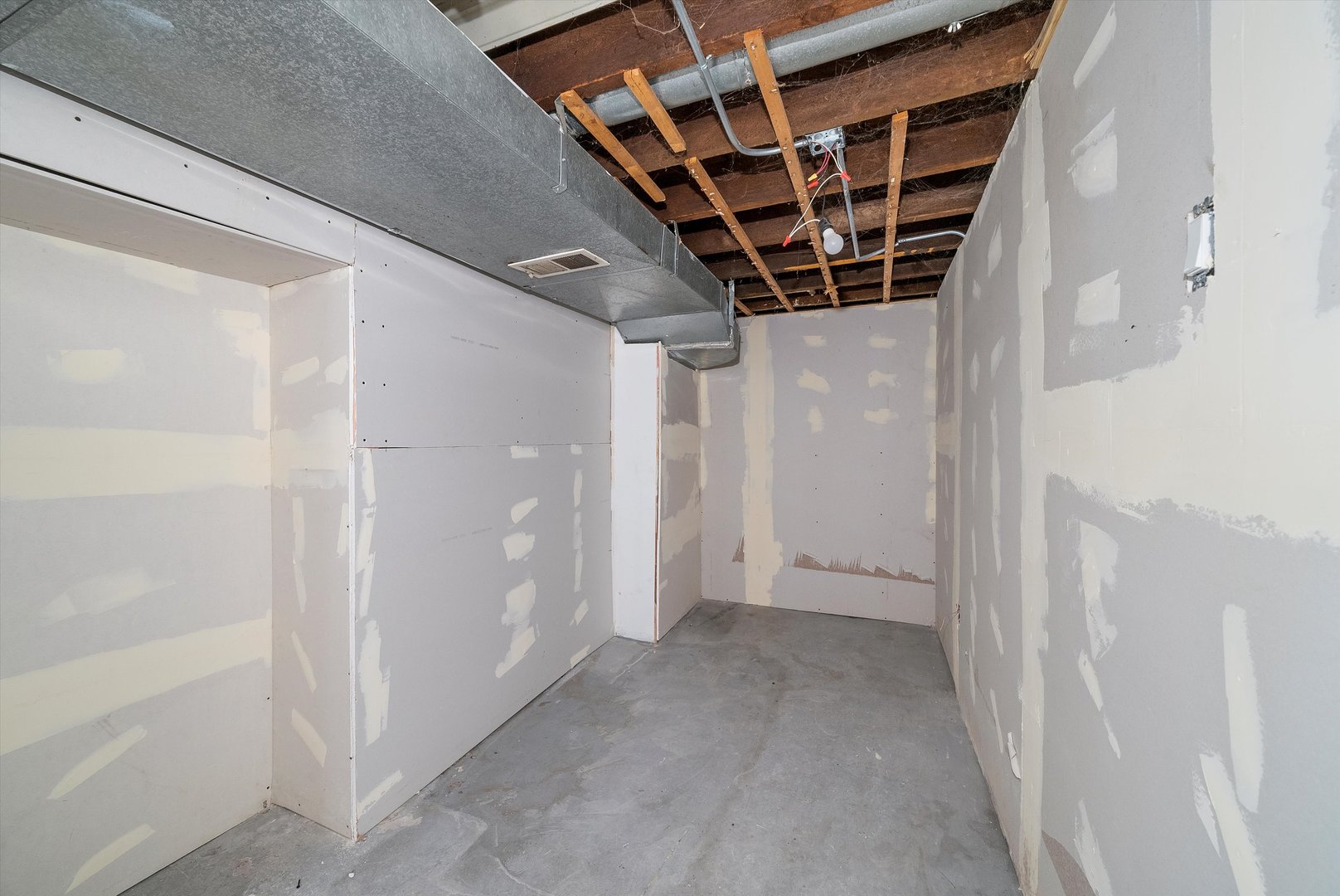 8545 S Saginaw Avenue, Chicago, IL 60617