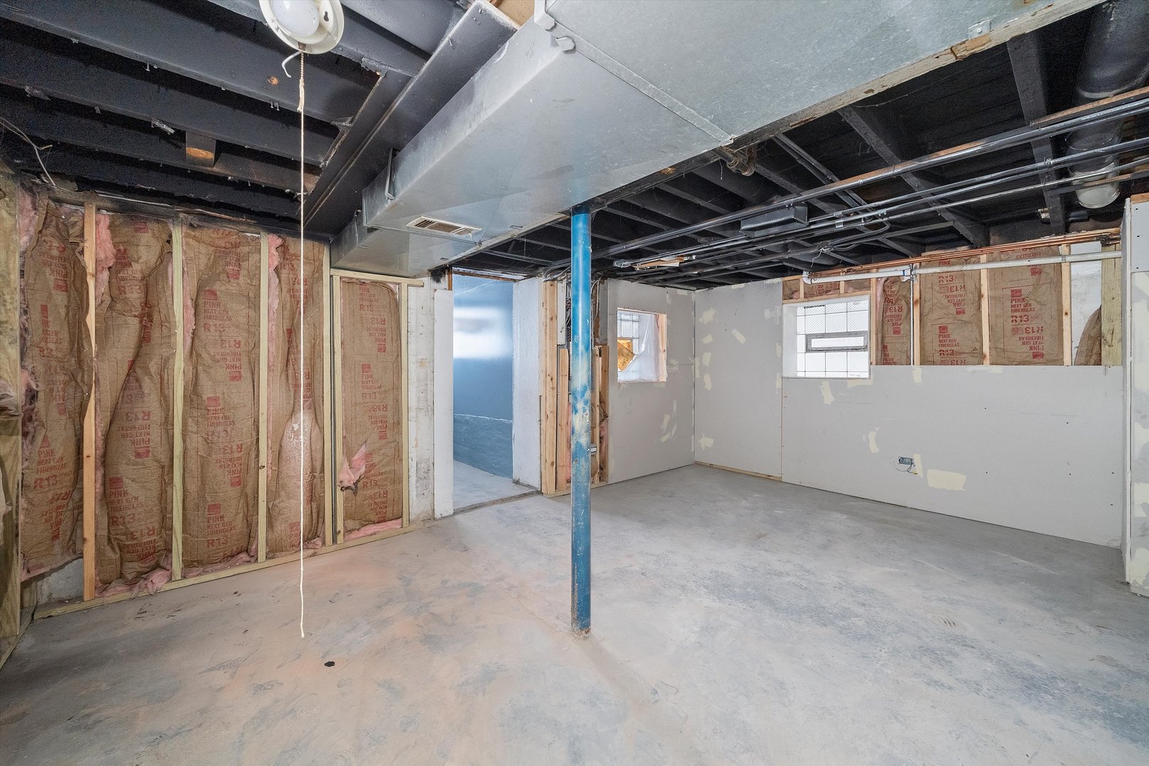 8545 S Saginaw Avenue, Chicago, IL 60617