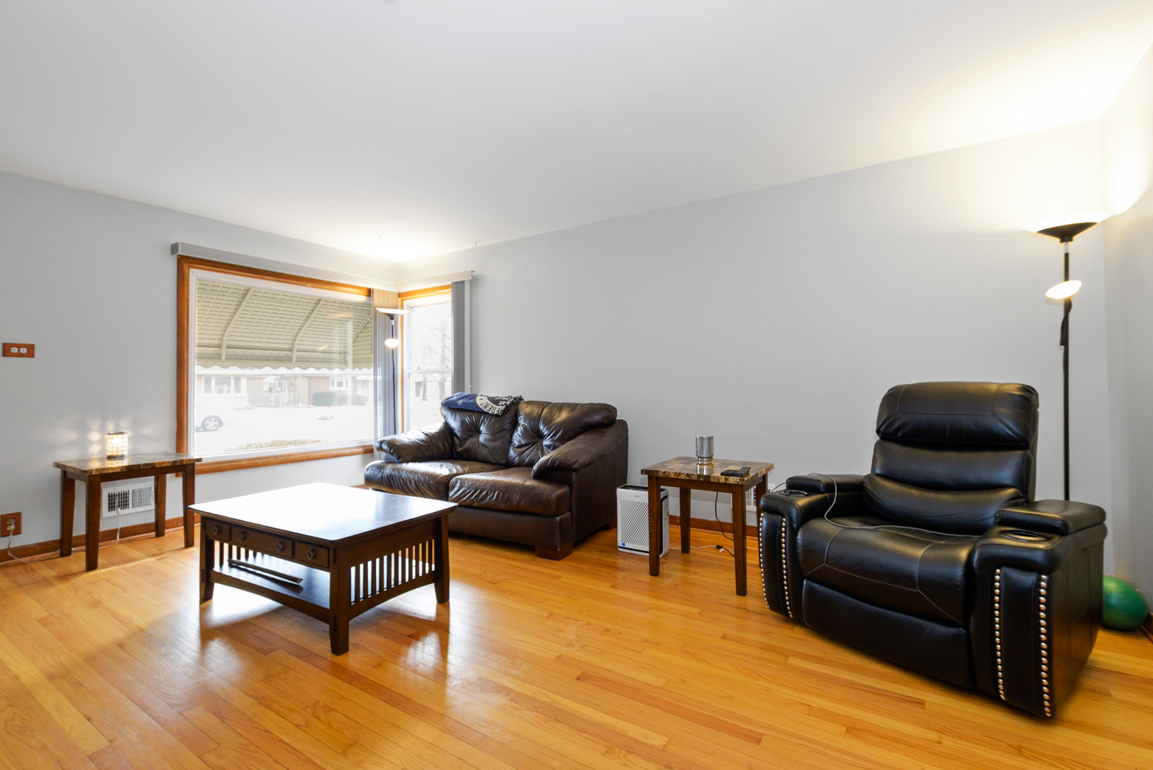 8936 Sproat Avenue, Oak Lawn, IL 60453