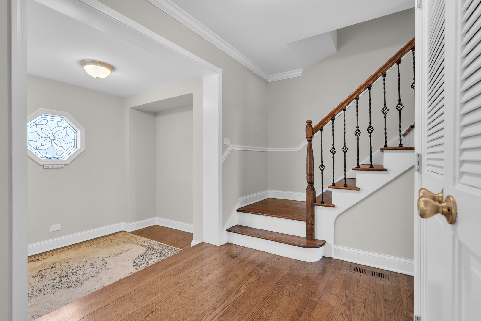 914 W Noyes Street, Arlington Heights, IL 60005