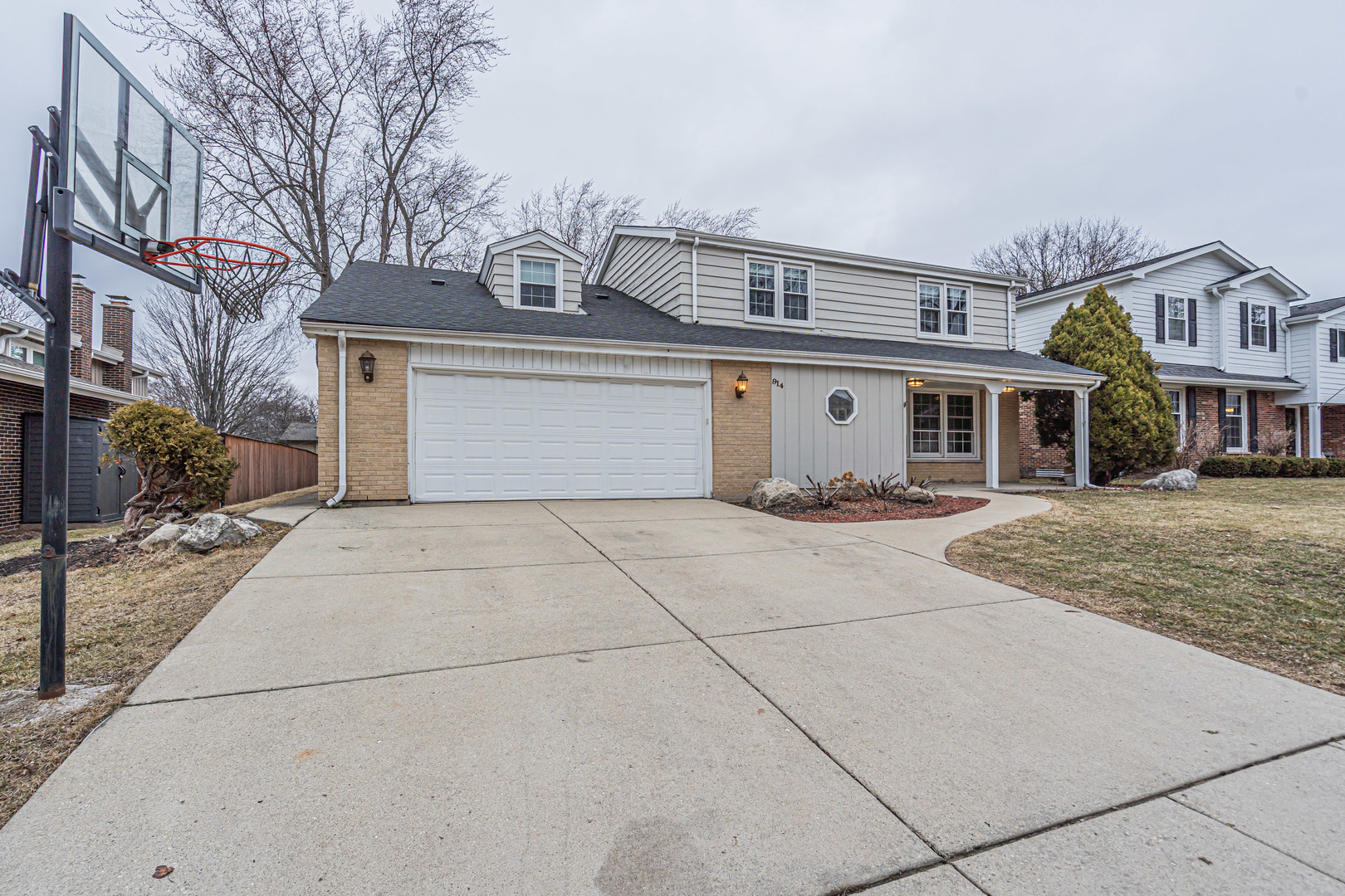914 W Noyes Street, Arlington Heights, IL 60005