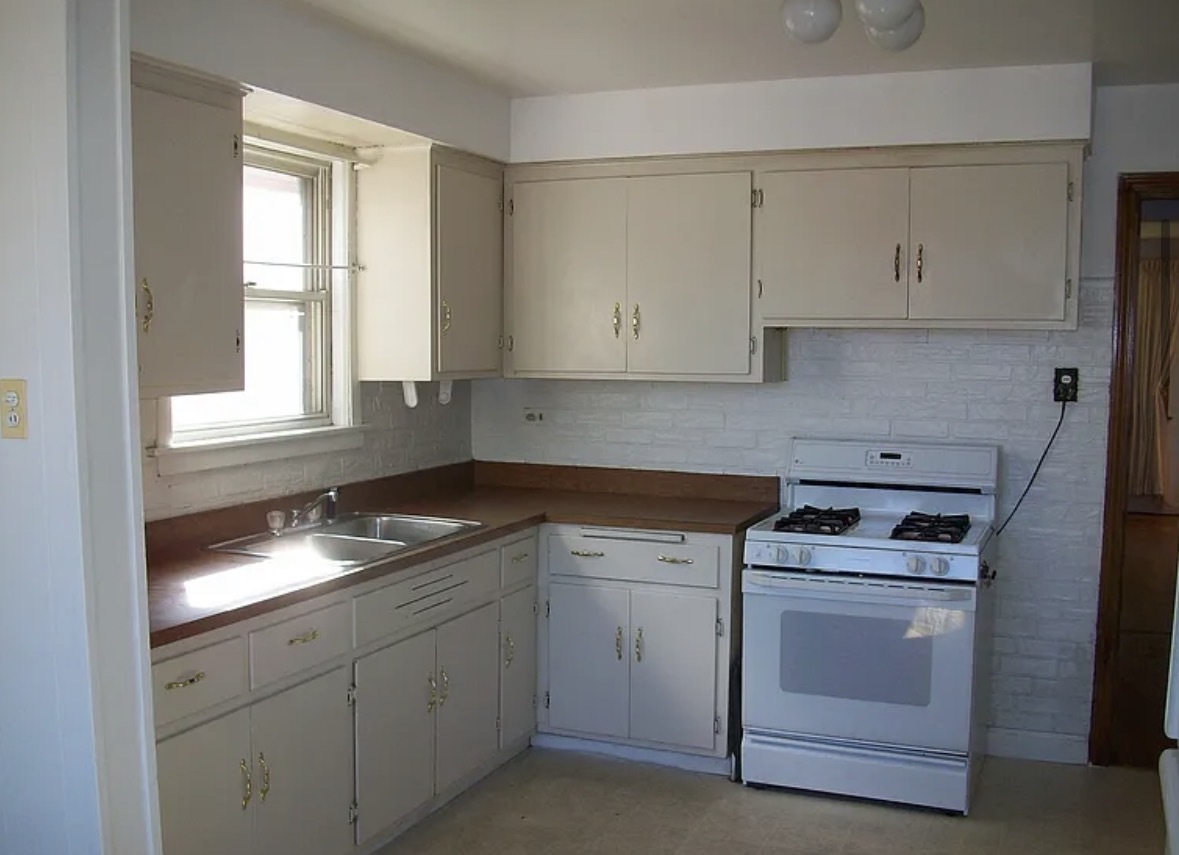 2433 S Keystone Avenue, North Riverside, IL 60546