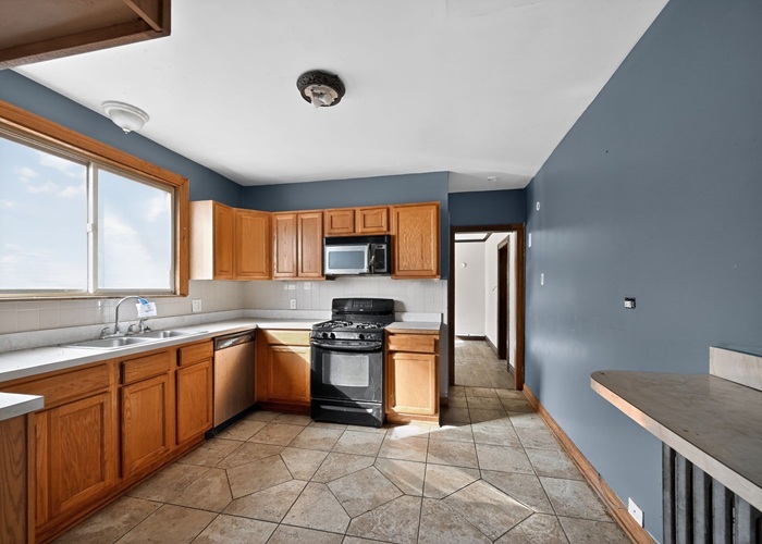 833 S 21st Avenue, Maywood, IL 60153