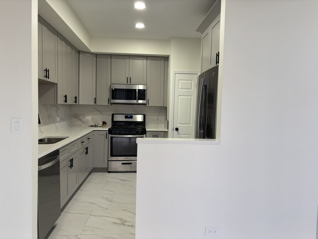 1150 Regency Drive, Schaumburg, IL 60193