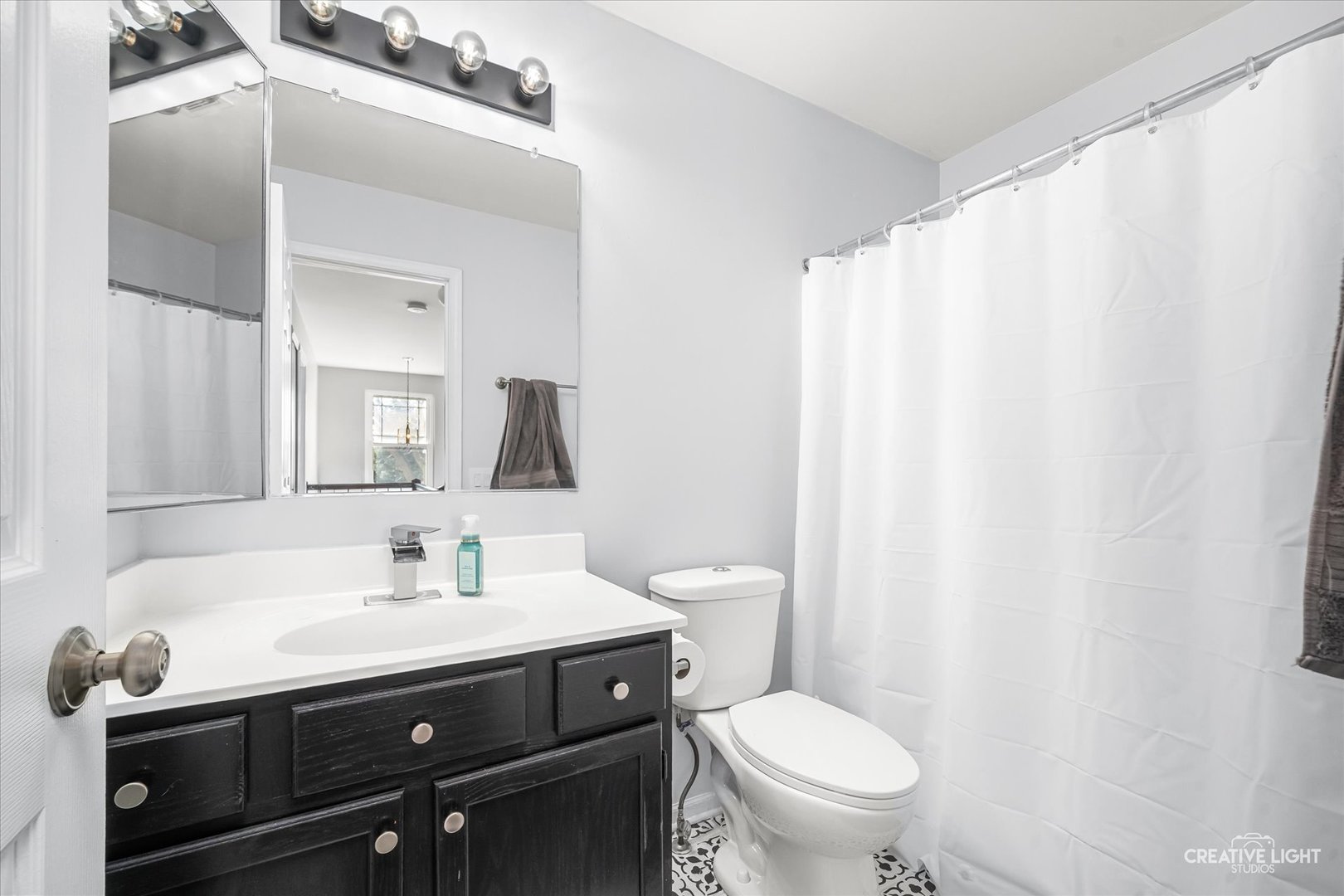 102 Chelsea Avenue, Sugar Grove, IL 60554