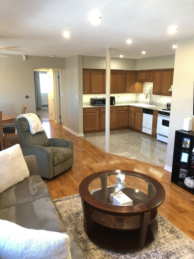 941 N NORTHWEST Highway #3B, Park Ridge, IL 60068