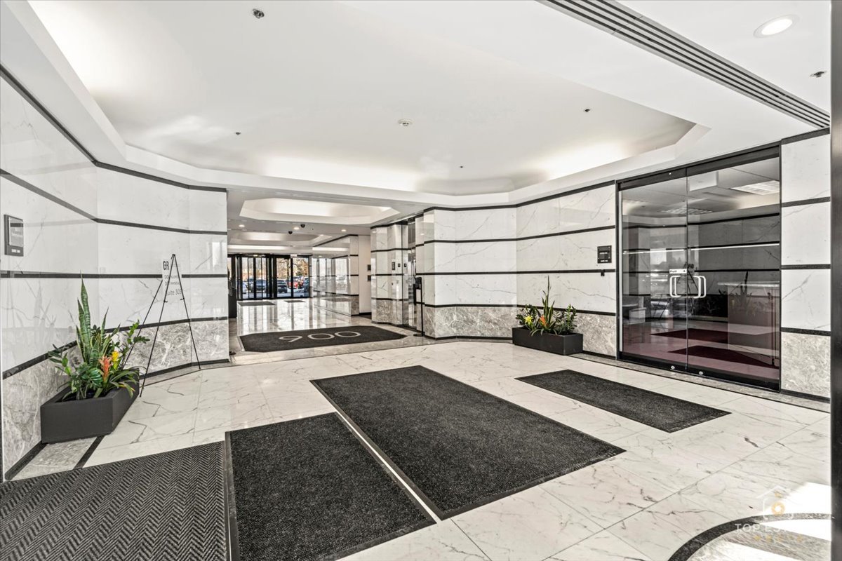 900 National Parkway, Schaumburg, IL 60173