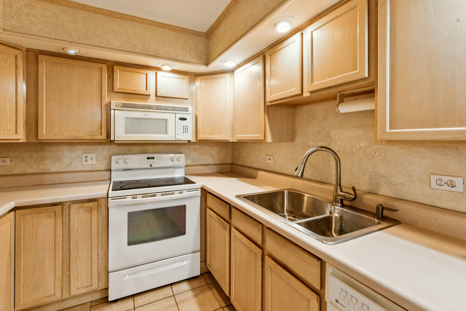 522 E Algonquin Road #113, Schaumburg, IL 60173