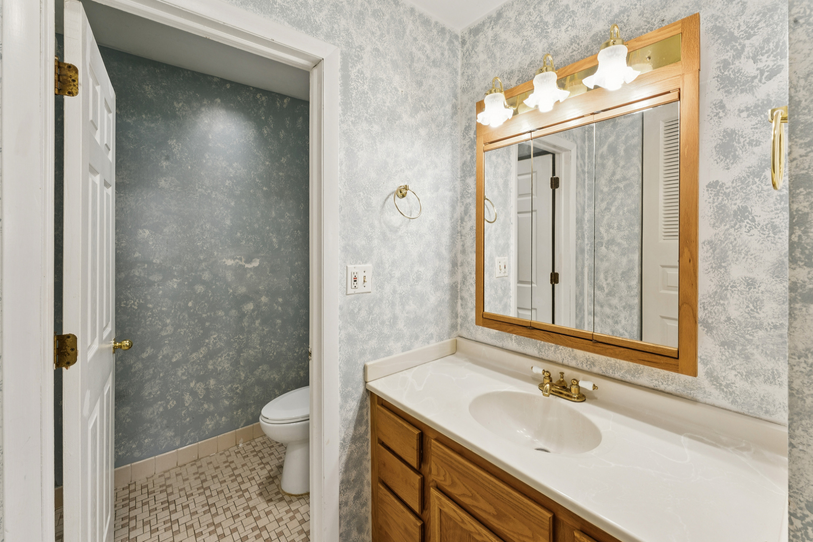 522 E Algonquin Road #113, Schaumburg, IL 60173