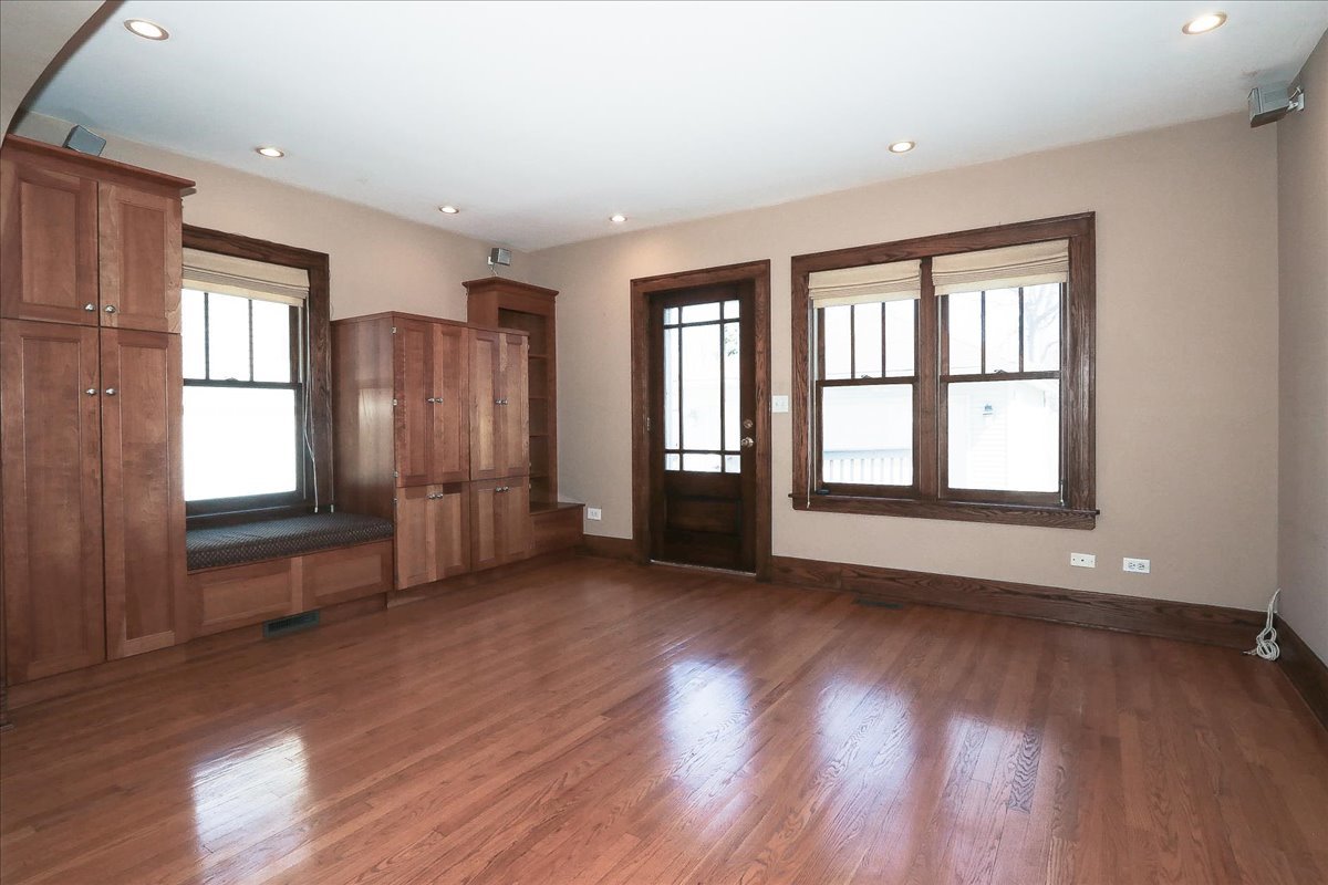 354 Hawthorne Boulevard, Glen Ellyn, IL 60137