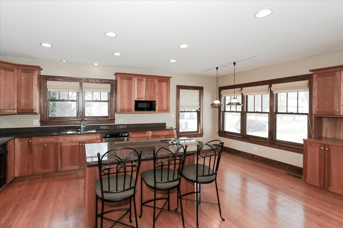 354 Hawthorne Boulevard, Glen Ellyn, IL 60137