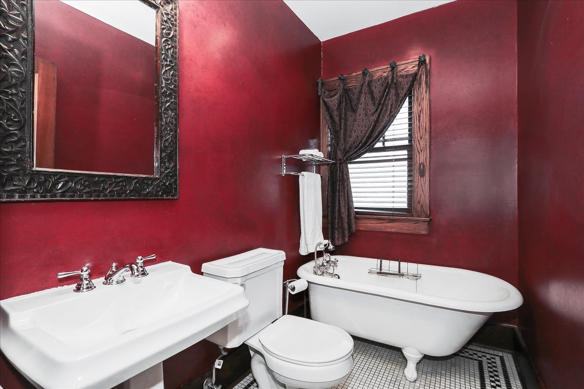 354 Hawthorne Boulevard, Glen Ellyn, IL 60137