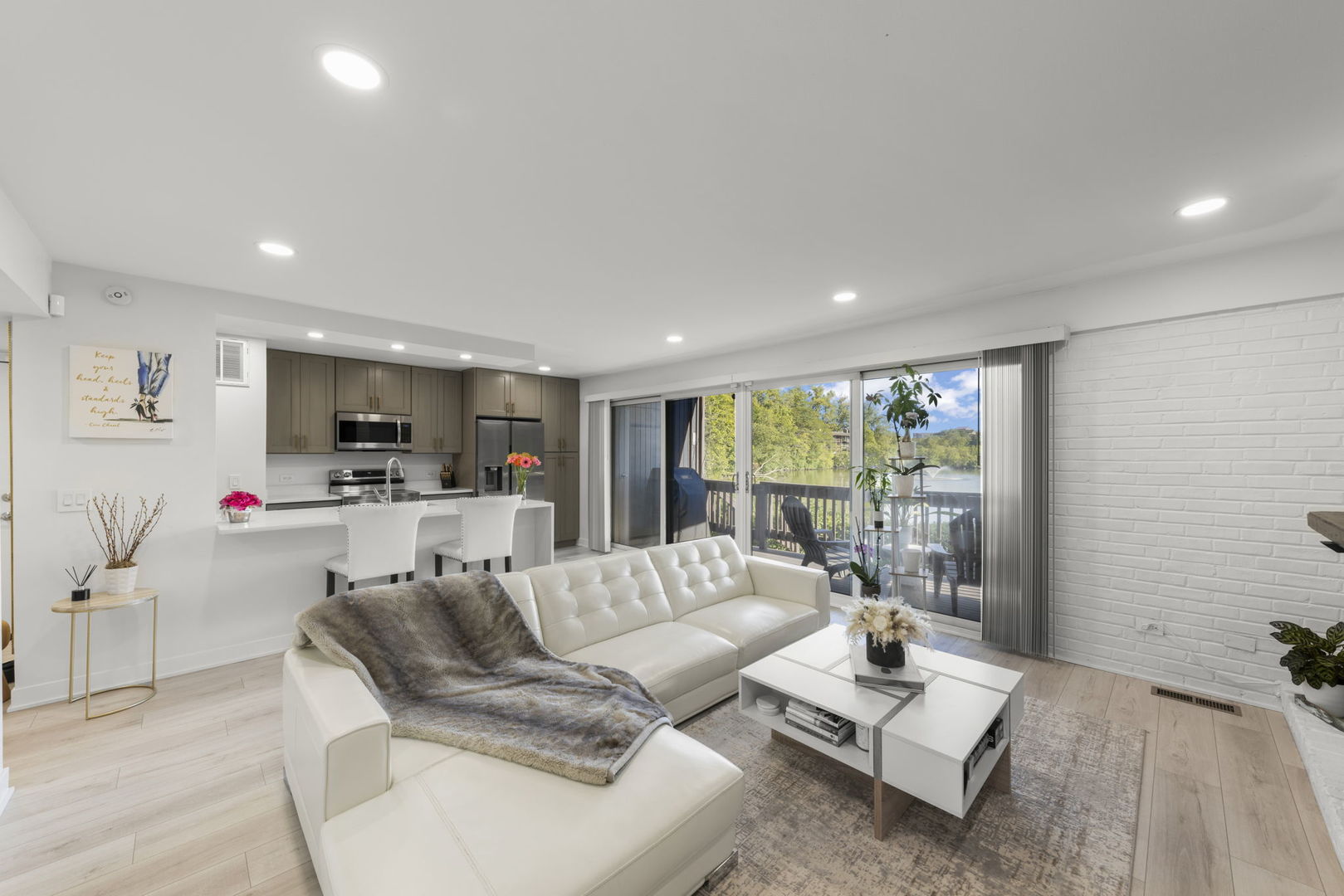 1601 Maple Terrace #1B, Lisle, IL 60532