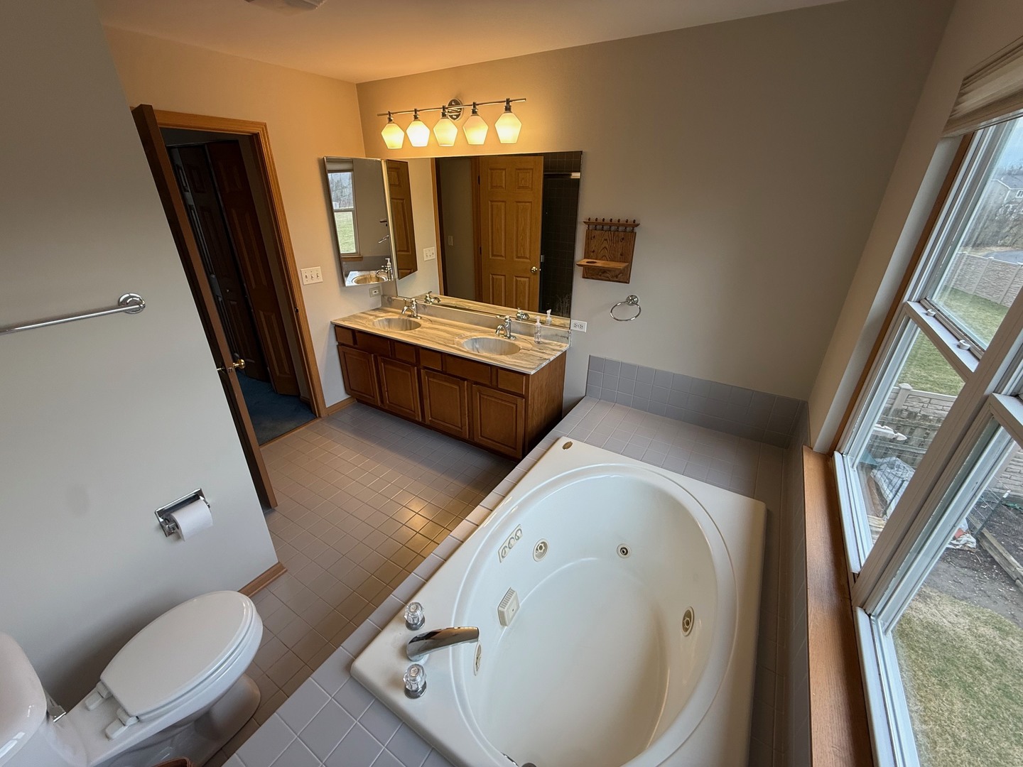 18184 W Old Pine Court, Gurnee, IL 60031