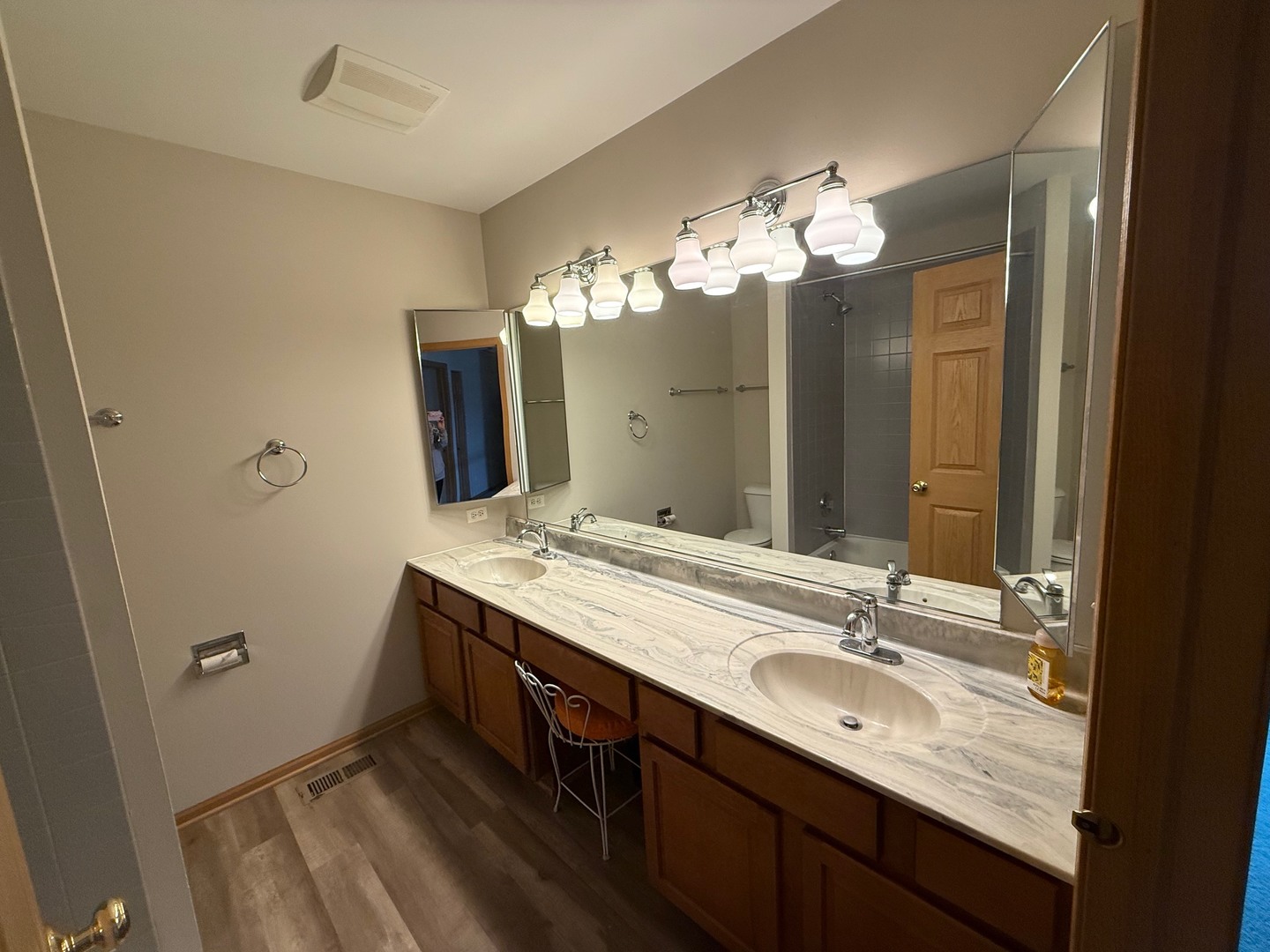 18184 W Old Pine Court, Gurnee, IL 60031