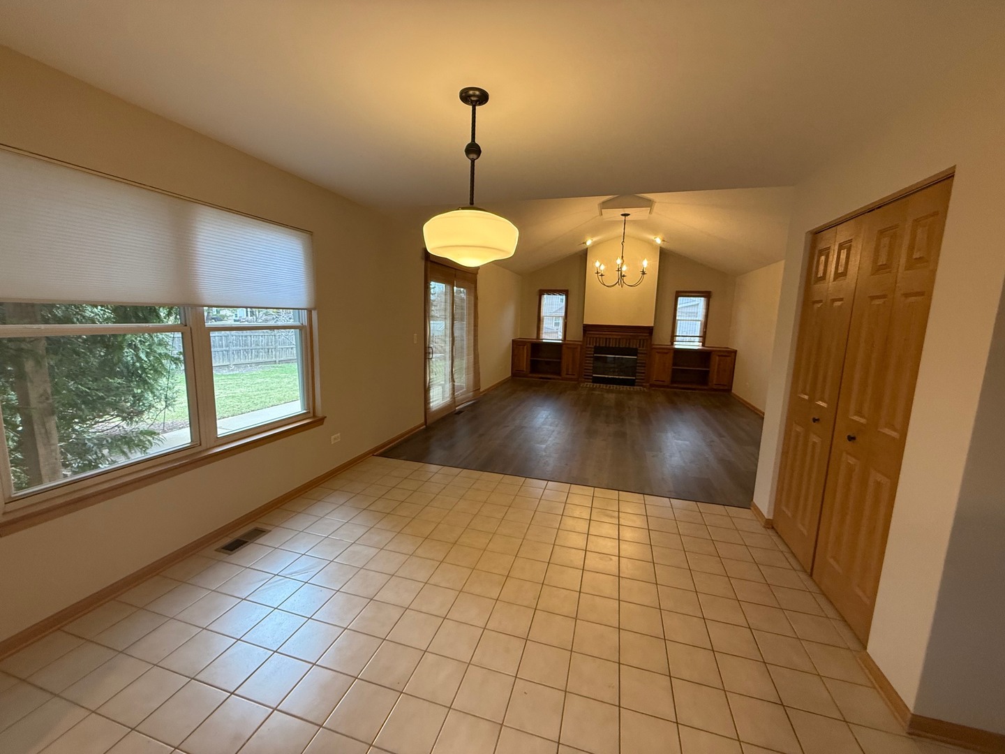 18184 W Old Pine Court, Gurnee, IL 60031