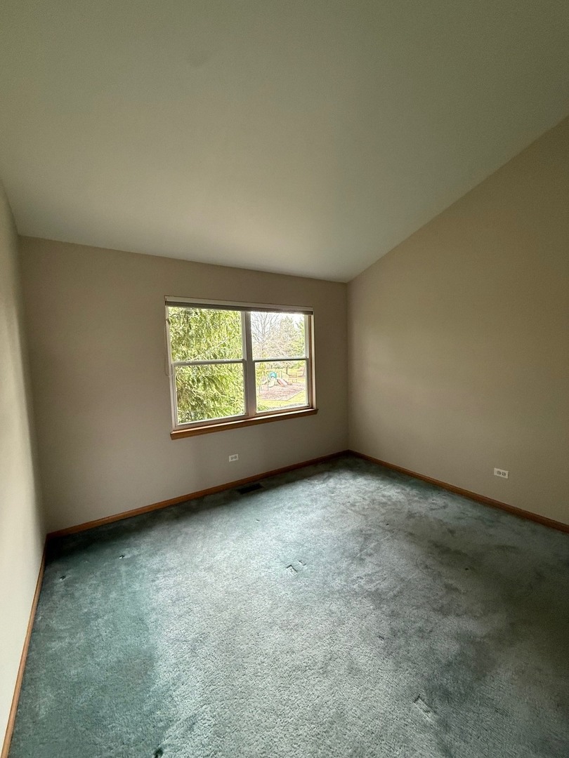 18184 W Old Pine Court, Gurnee, IL 60031