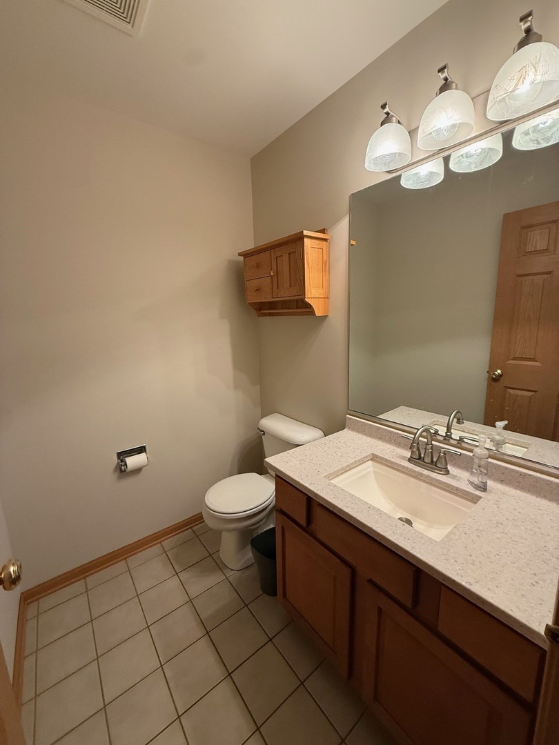 18184 W Old Pine Court, Gurnee, IL 60031