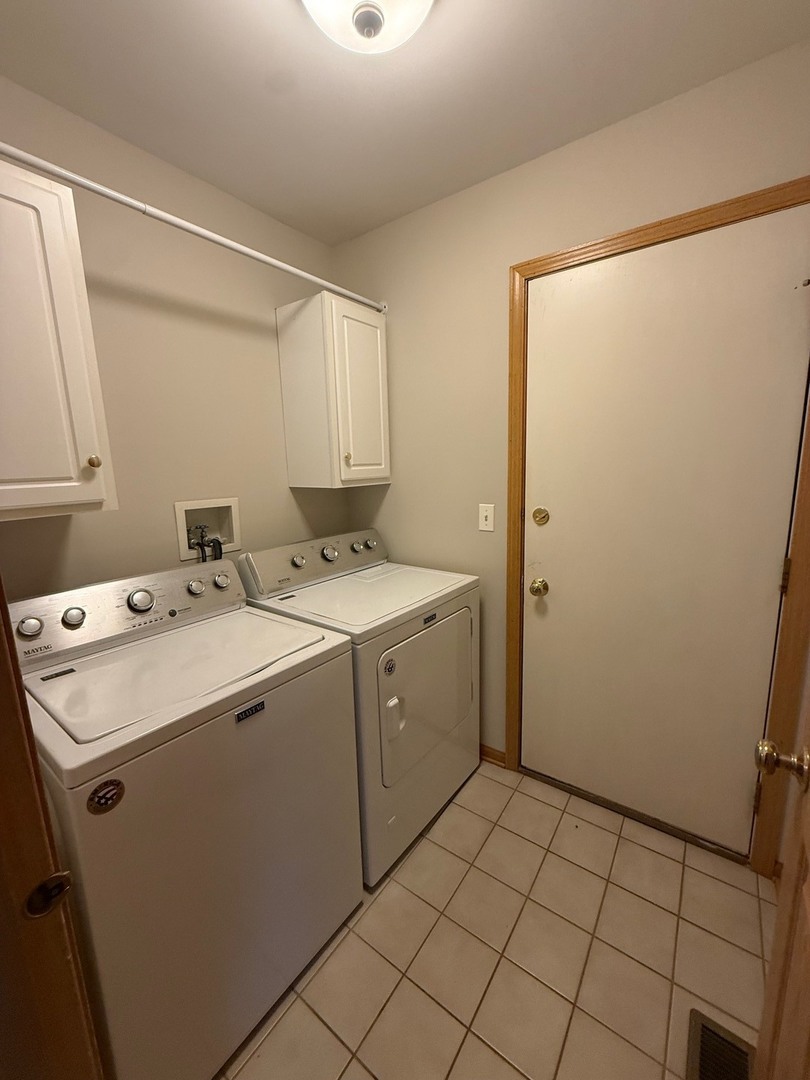 18184 W Old Pine Court, Gurnee, IL 60031