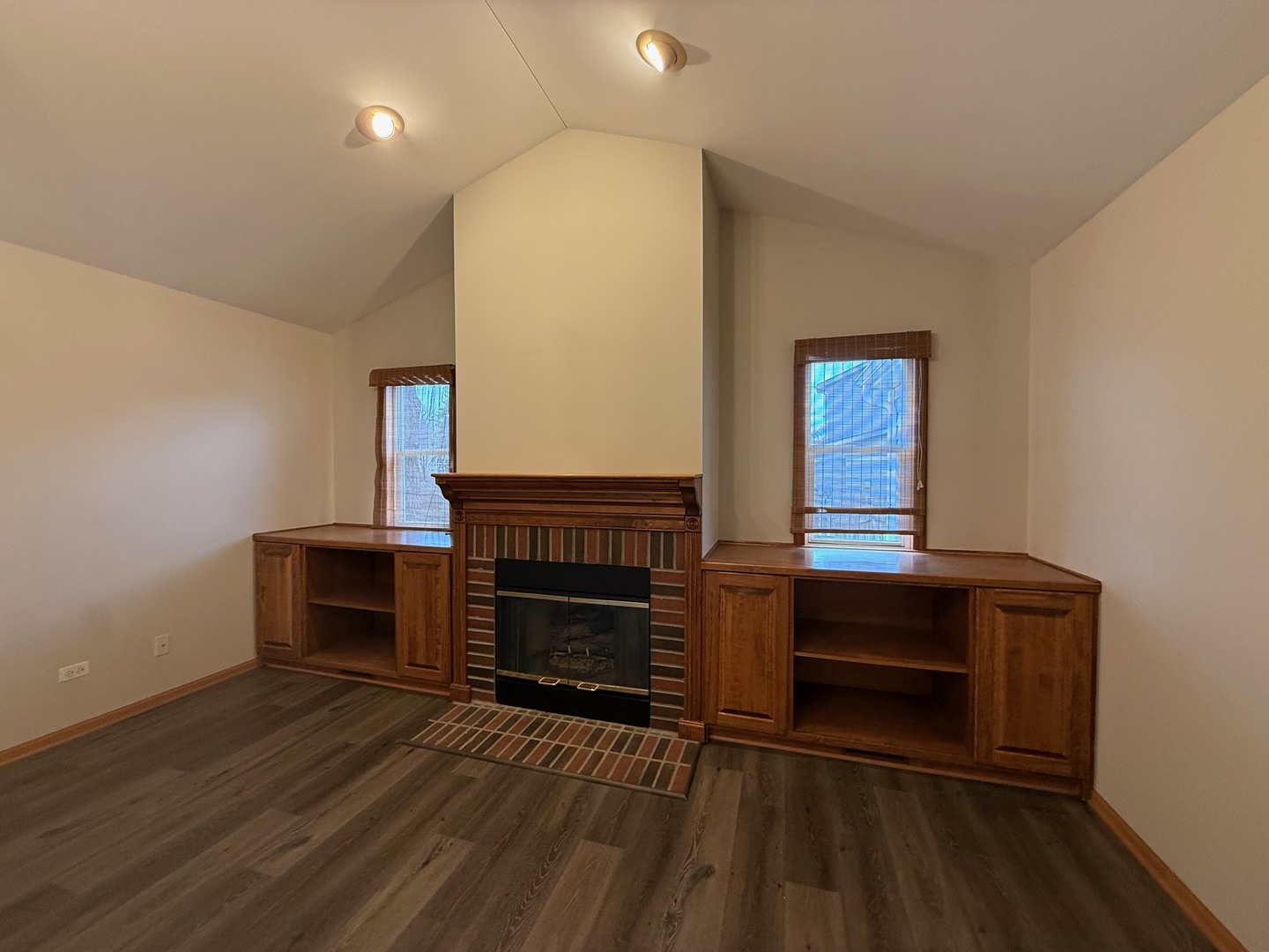 18184 W Old Pine Court, Gurnee, IL 60031